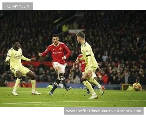 曼联重建困境持续：频繁调整缺乏明确方向，影响球队稳定性