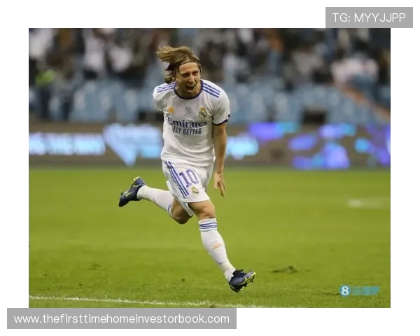 巴尔韦德 vs 莫德里奇:中场传承的战术角色与比赛影响力差异 巴尔韦德 vs 莫德里奇:中场传承的战术角色与比赛影响力差异