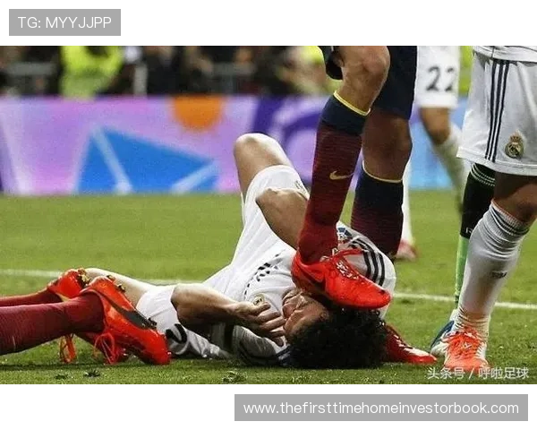 什么是进攻犯规？犯规动作解析与判罚规则详解